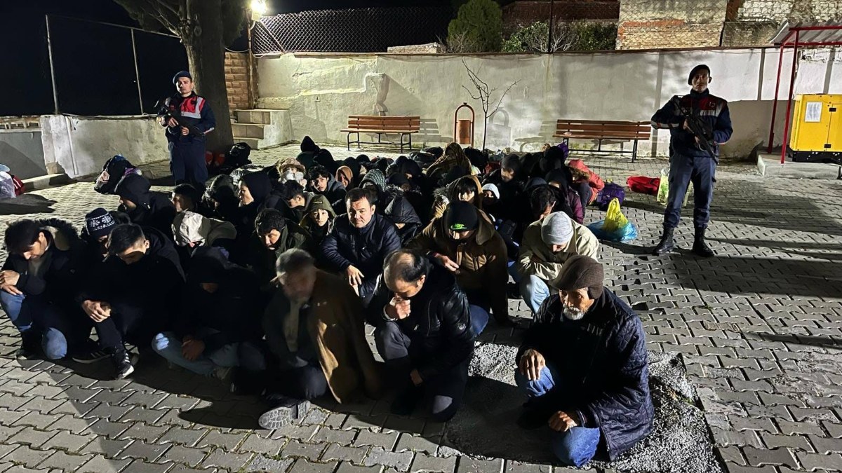Aydın'da göçmen operasyonu: 51 kaçak ve 3 organizatör yakalandı