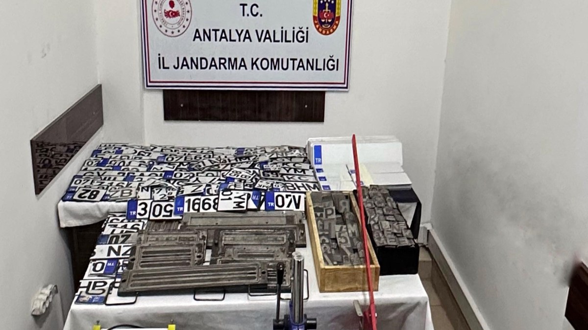 Antalya'da sahte plaka atölyesine baskın: 1 kişi gözaltına alındı