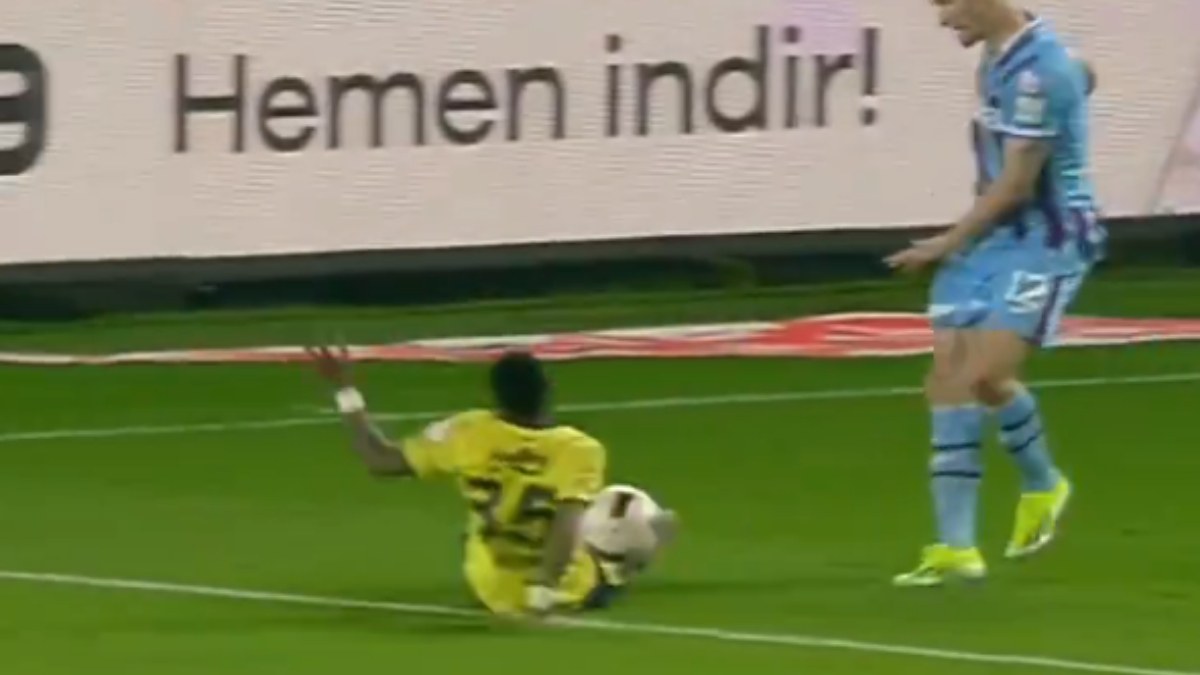 Trabzonspor'un penaltı beklediği pozisyon! Fred'in eline çarptı iddiası