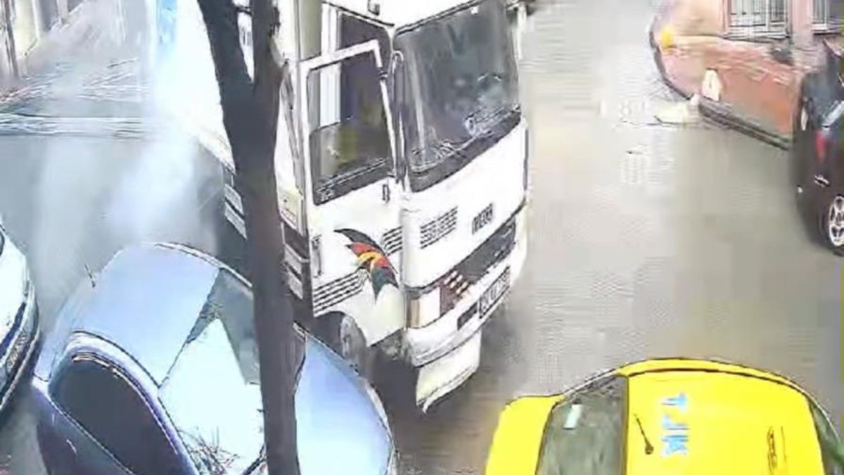 İstanbul'da freni tutmayan kamyon bacaklarının üzerinden geçti