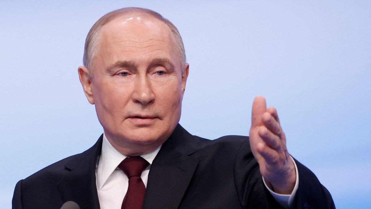 Batı, Rusya'da devlet başkanlığı seçimini kazanan Putin'e tepki gösterdi
