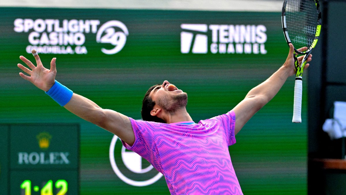 Carlos Alcaraz, Indian Wells tenis turnuvasında şampiyonluğa uzandı