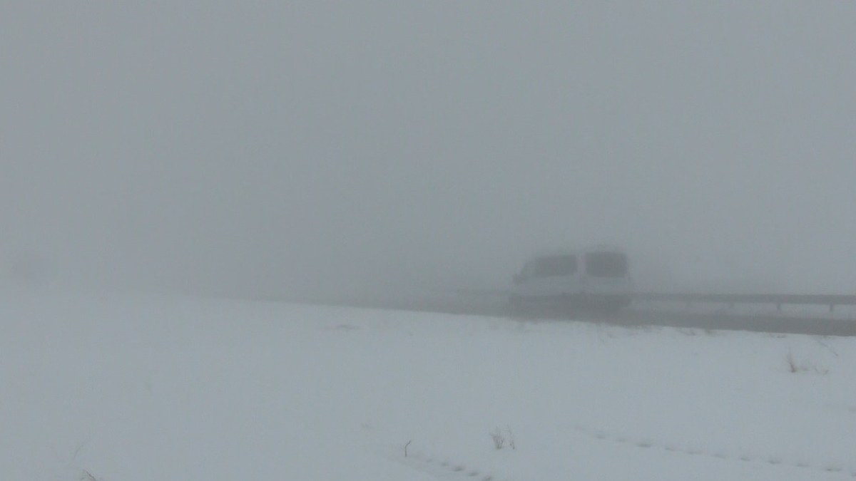 Kars'ta etkili olan sis görüş mesafesini düşürdü: Vatandaş zor anlar yaşadı