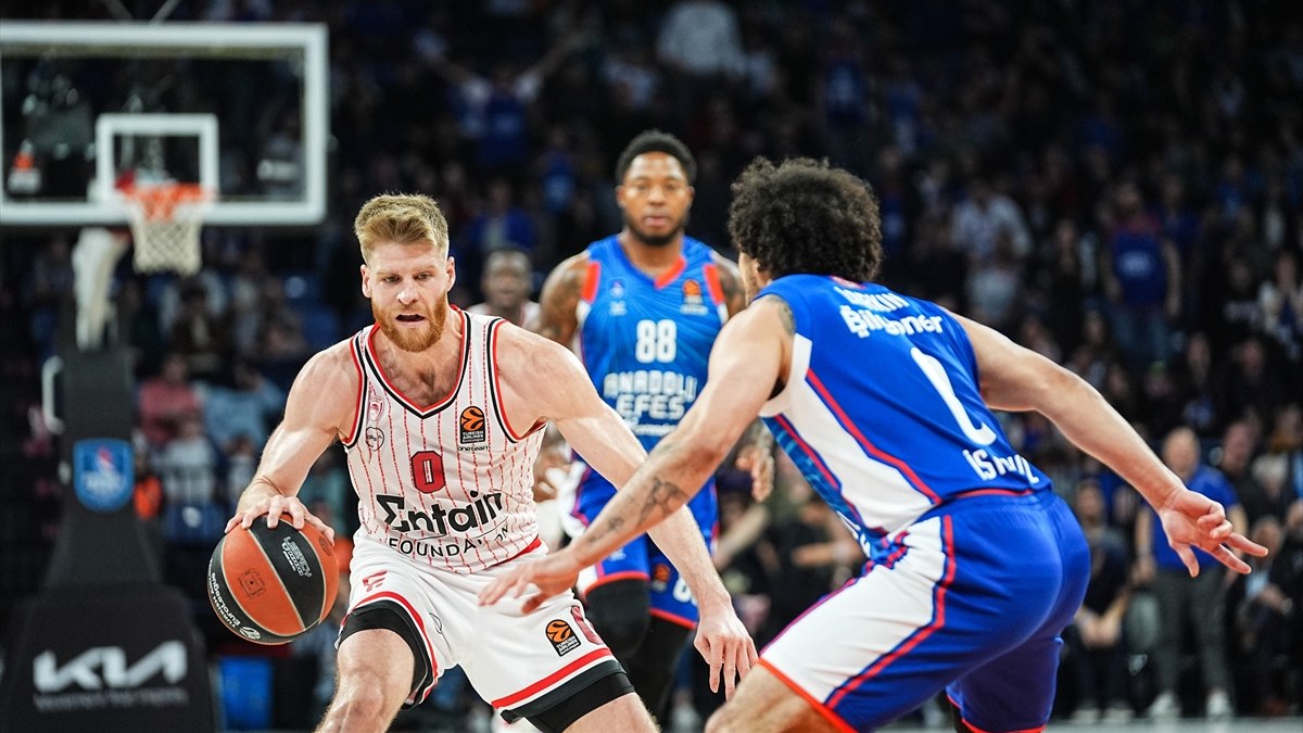 Anadolu Efes, Olympiakos'u mağlup etti