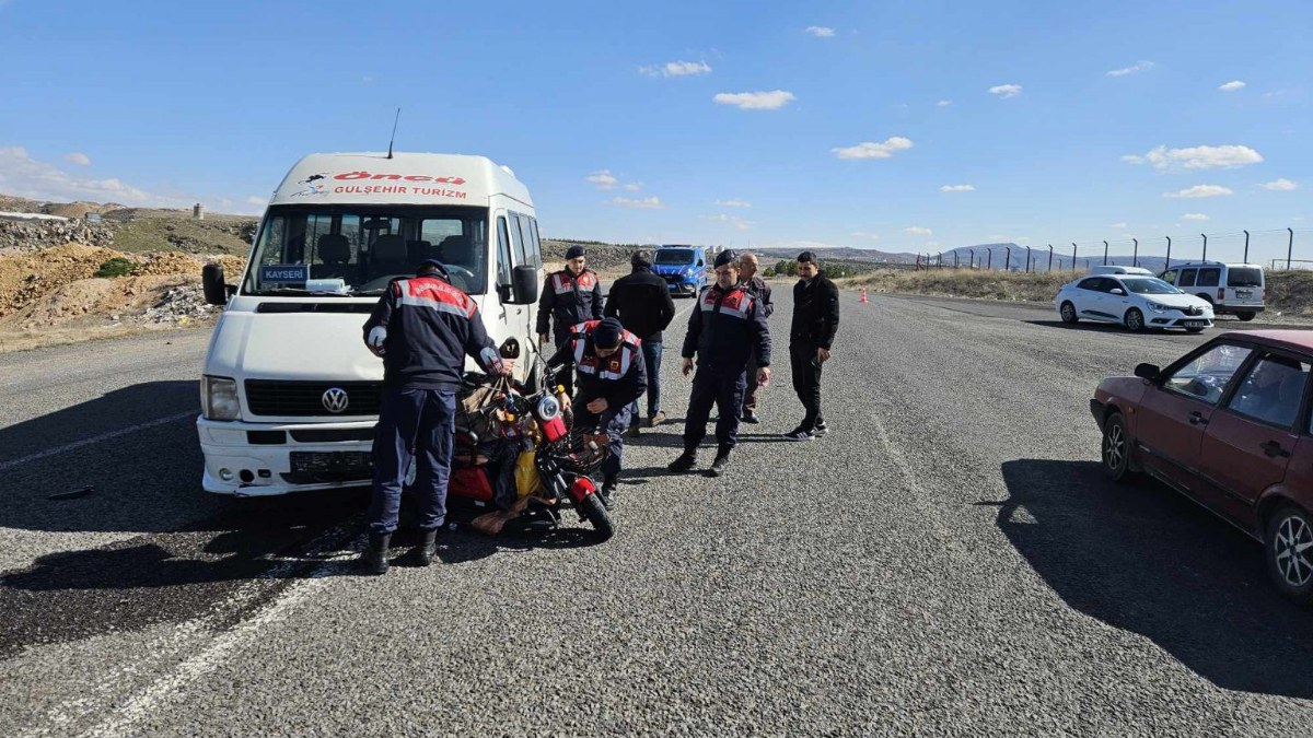 Nevşehir'de U dönüşü yapan motosiklete minibüs çarptı: 1 ölü