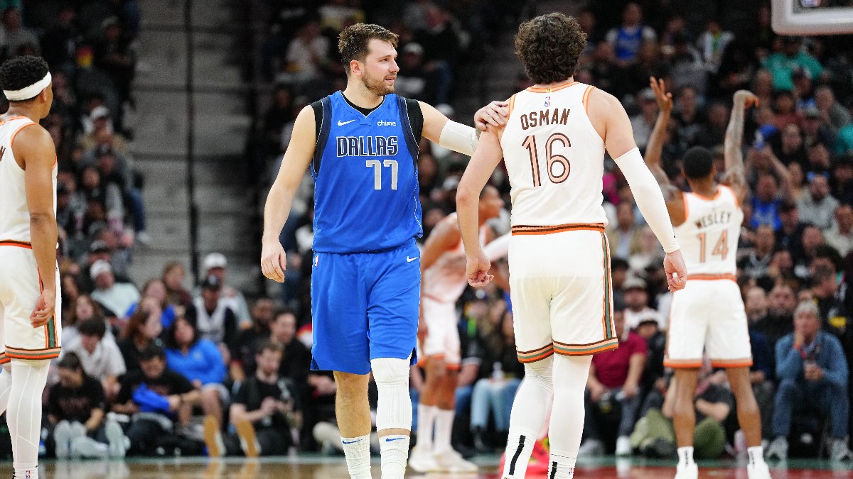 Luka Doncic, triple-double yaptı! Mavericks, Spurs'ü devirdi