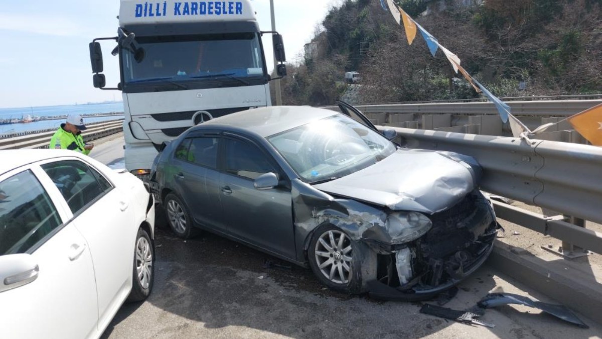 Samsun'da zincirleme kaza: 1'i polis 3 yaralı