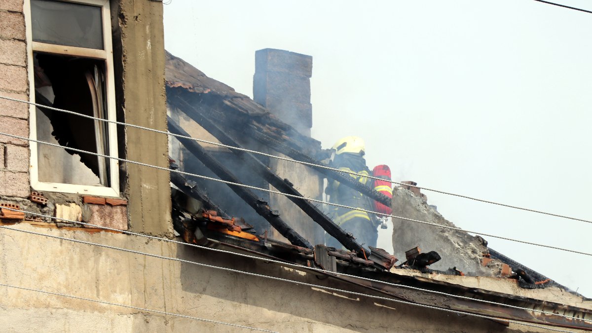 Kayseri'de çıkan yangında hasta kızı ekipler kurtardı