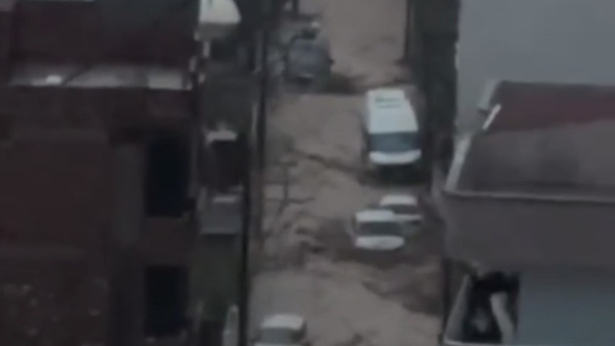 Şırnak'ta sel: 2 vatandaş son anda kurtuldu