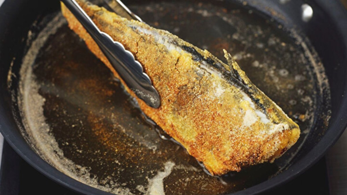 Evde balık pişirenler dikkat! Evdeki balık kokusu nasıl çıkar?