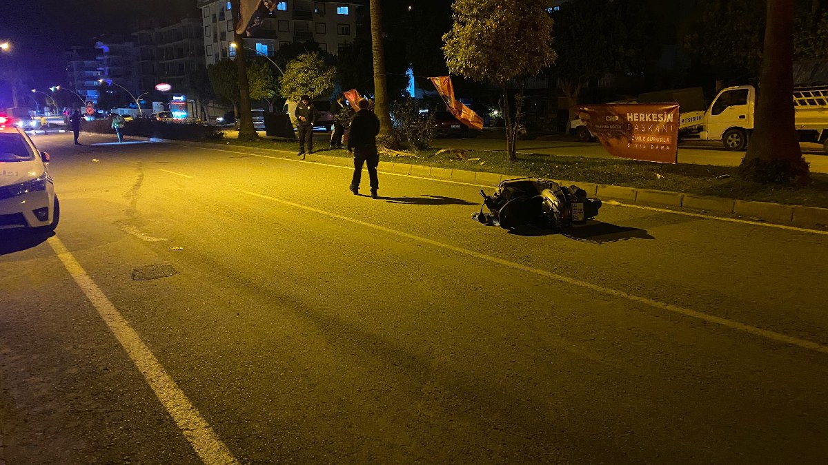 Antalya'da Motosikletli kurye yayaya çarptı: 2 yaralı