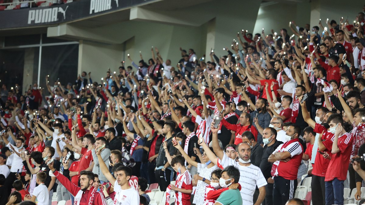 Sivasspor taraftarından maç saatine tepki! 