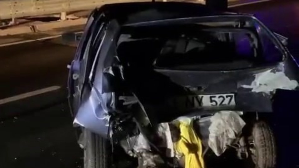 Sakarya'da köprülü kavşakta iki otomobil çarpıştı: 5 hafif yaralı