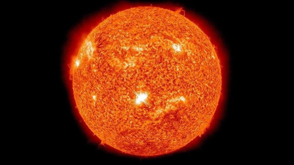 Son 6 yılın en şiddetlisi: Güneş'teki patlama  radyo sinyallerini etkileyebilir
