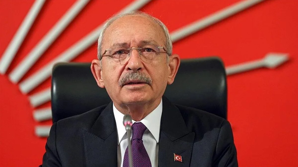 Kemal Kılıçdaroğlu'nun destekçileri İstanbul'a afişler astı: 'Sırtından hançerleyenlere oy yok'