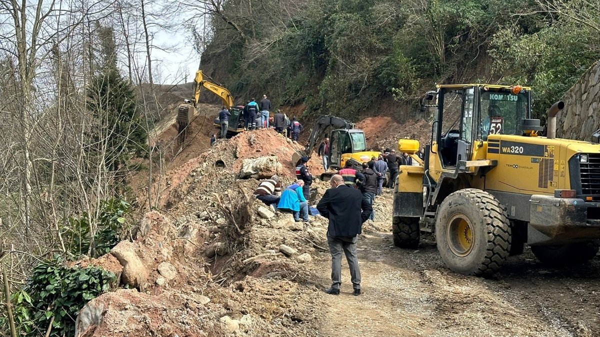 Trabzon'da toprak kayması! 3 işçi hayatını kaybetti