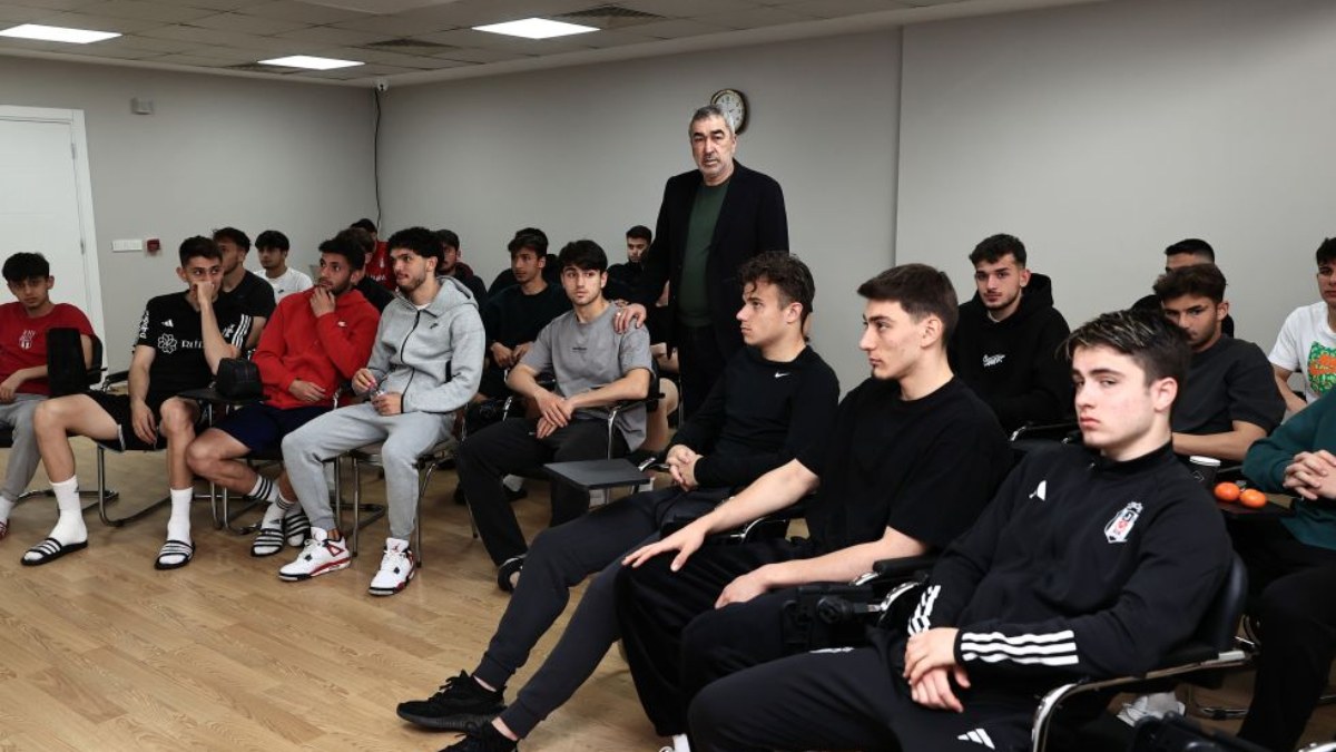 Beşiktaş, genç futbolcularına sosyal medya semineri verdi
