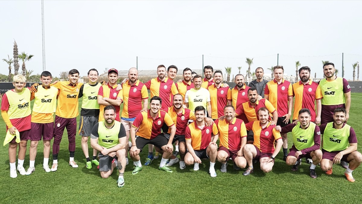 Galatasaray'da teknik ekip ile basın mensupları maç yaptı