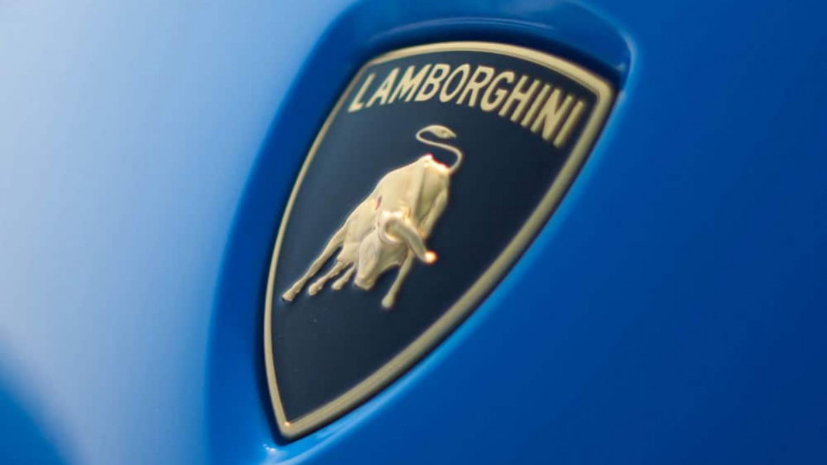 Lüks otomobil üreticisi Lamborghini,  logosunu değiştirdi
