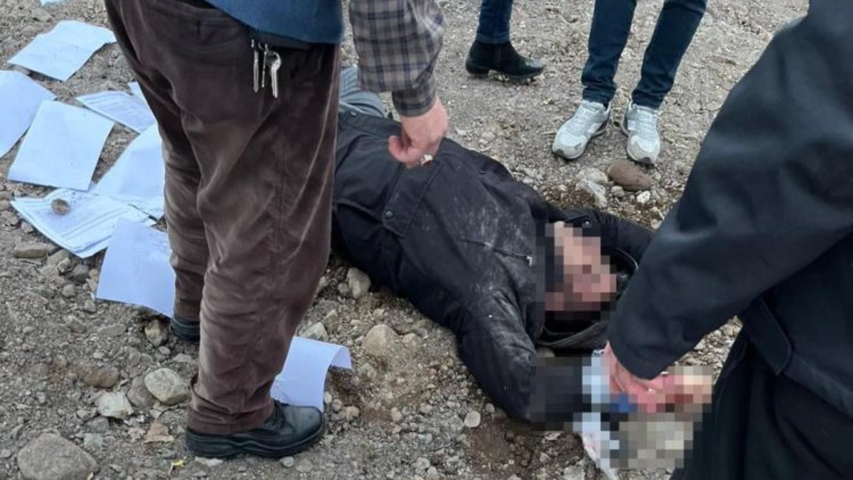 Erzurum'da okul servisinin çarptığı öğretmen ağır yaralandı