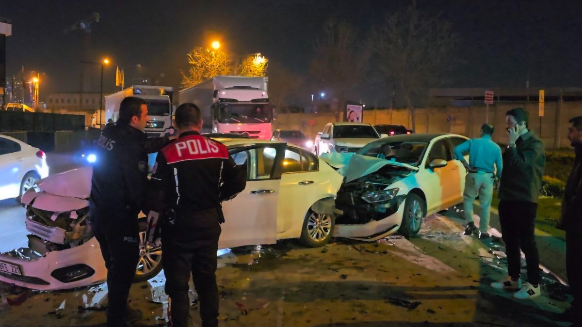 İstanbul Ataşehir'de zincirleme kazada 5 kişi yaralandı