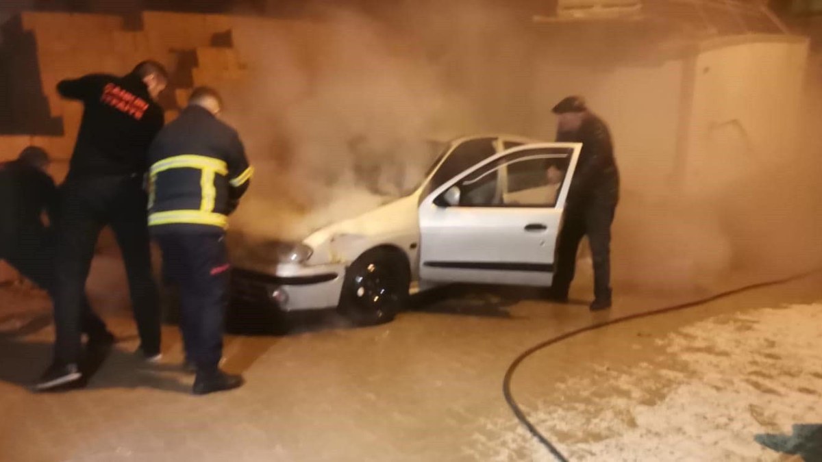 Çankırı'da otomobilde çıkan yangını itfaiye ekipleri söndürdü