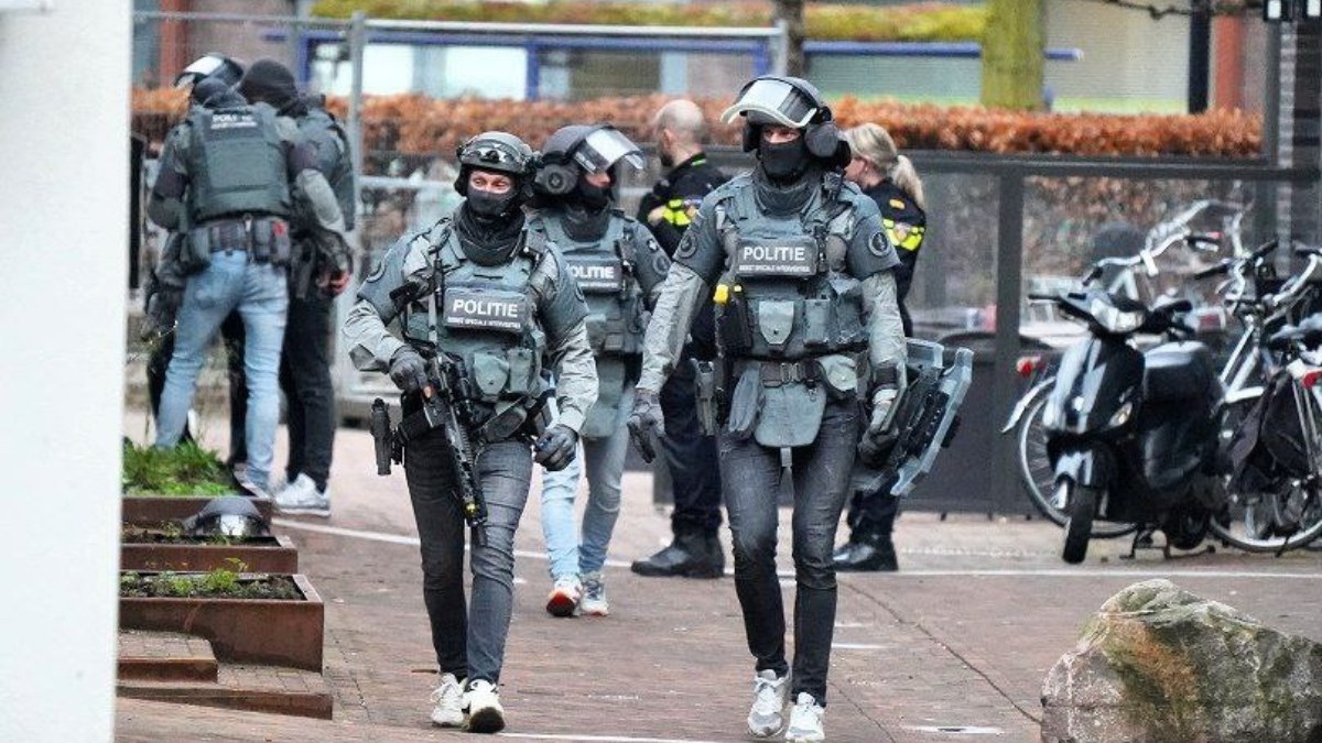 Hollanda’da rehine krizi! Polis operasyon başlattı