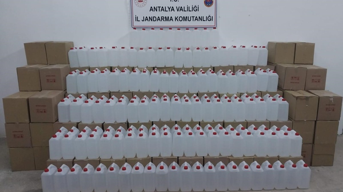 Antalya'da 7 ton sahte alkolle yakalandı: 1 kişi gözaltına alındı