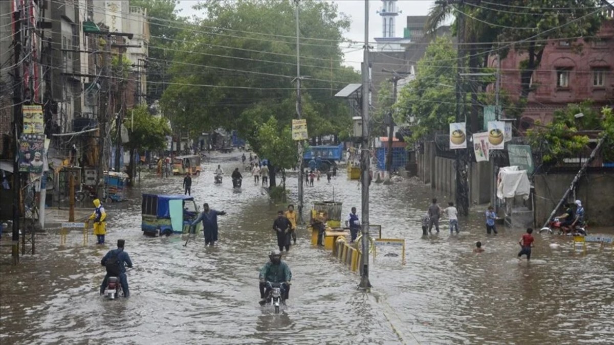 Pakistan'da şiddetli yağışlar nedeniyle 8 kişi öldü