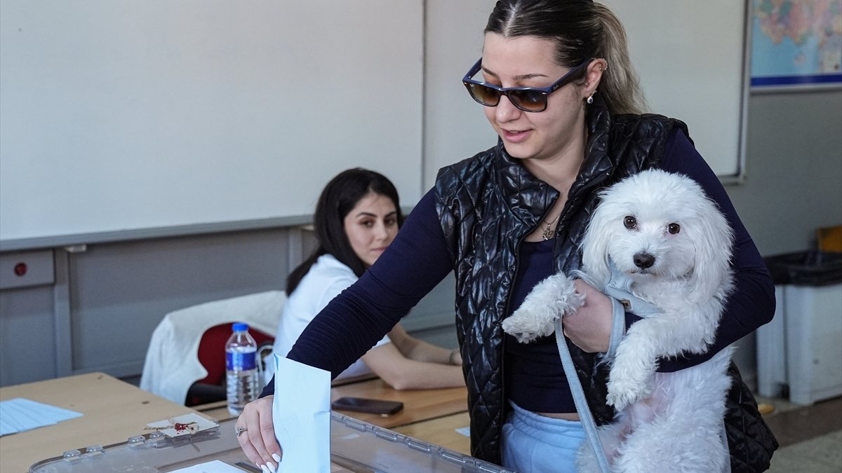 Türkiye sandık başında: Renkli görüntüler gelmeye başladı