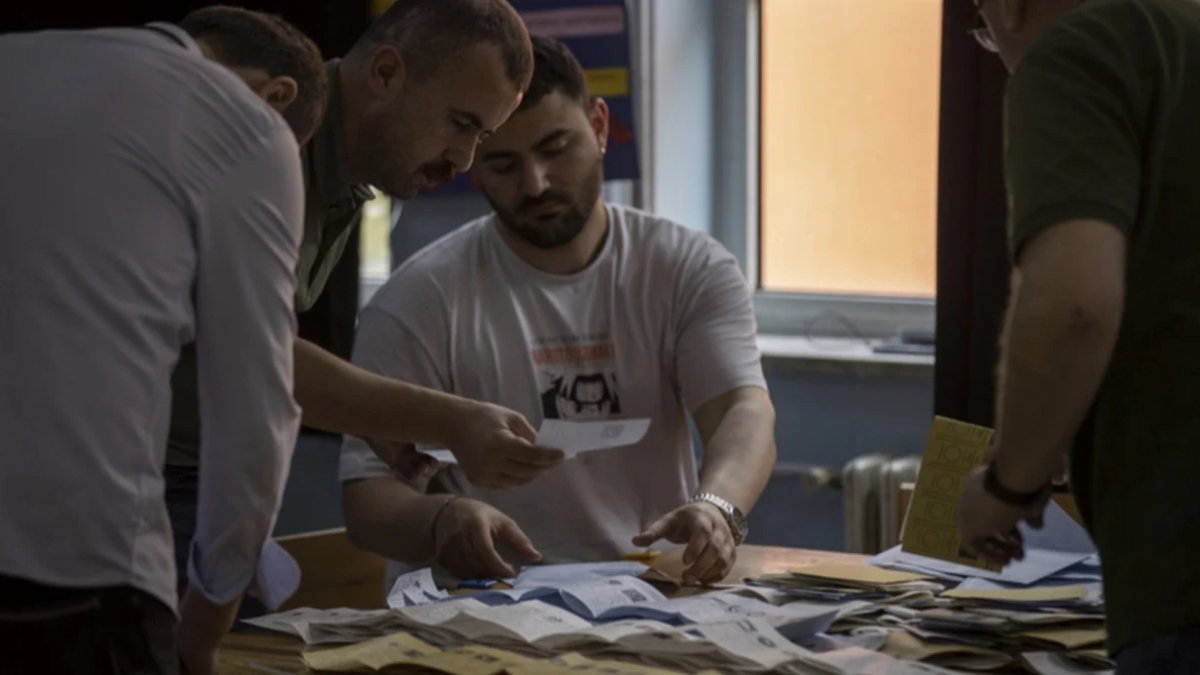 İstanbul'un 39 ilçesinde son durum! Yarışı hangi parti önde götürüyor..