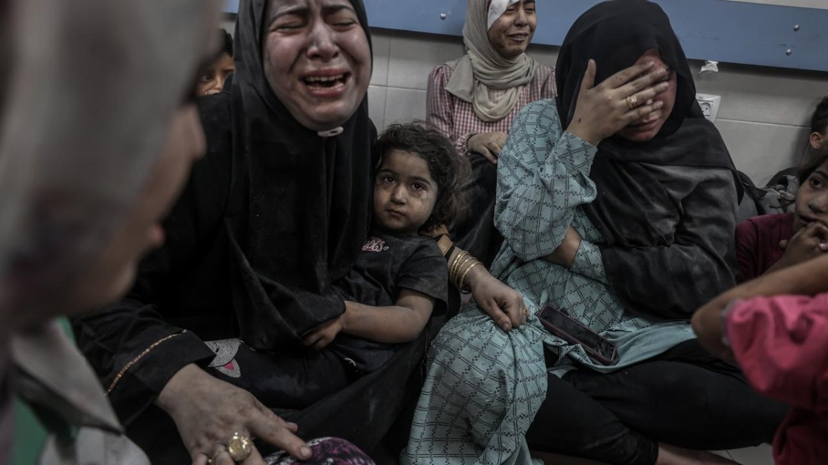 Gazze'de yerinden edilmiş Filistinlilere hastaneleri boşaltma çağrısı