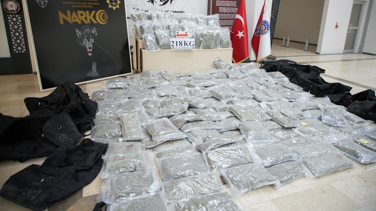 Edirne'ye valizler dolusu uyuşturucu sokacaklardı: 218 kilogram skunk ele geçirildi