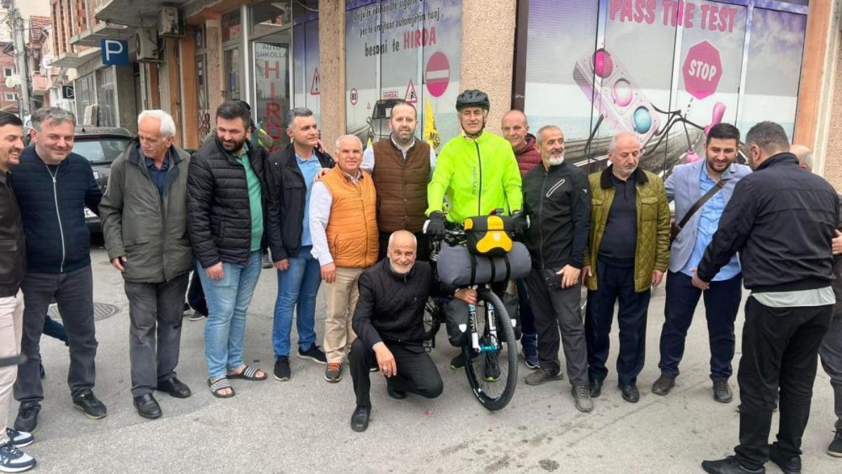 Hac vazifesini yerine getirmek için Kuzey Makedonya'dan bisikletle yola çıktı