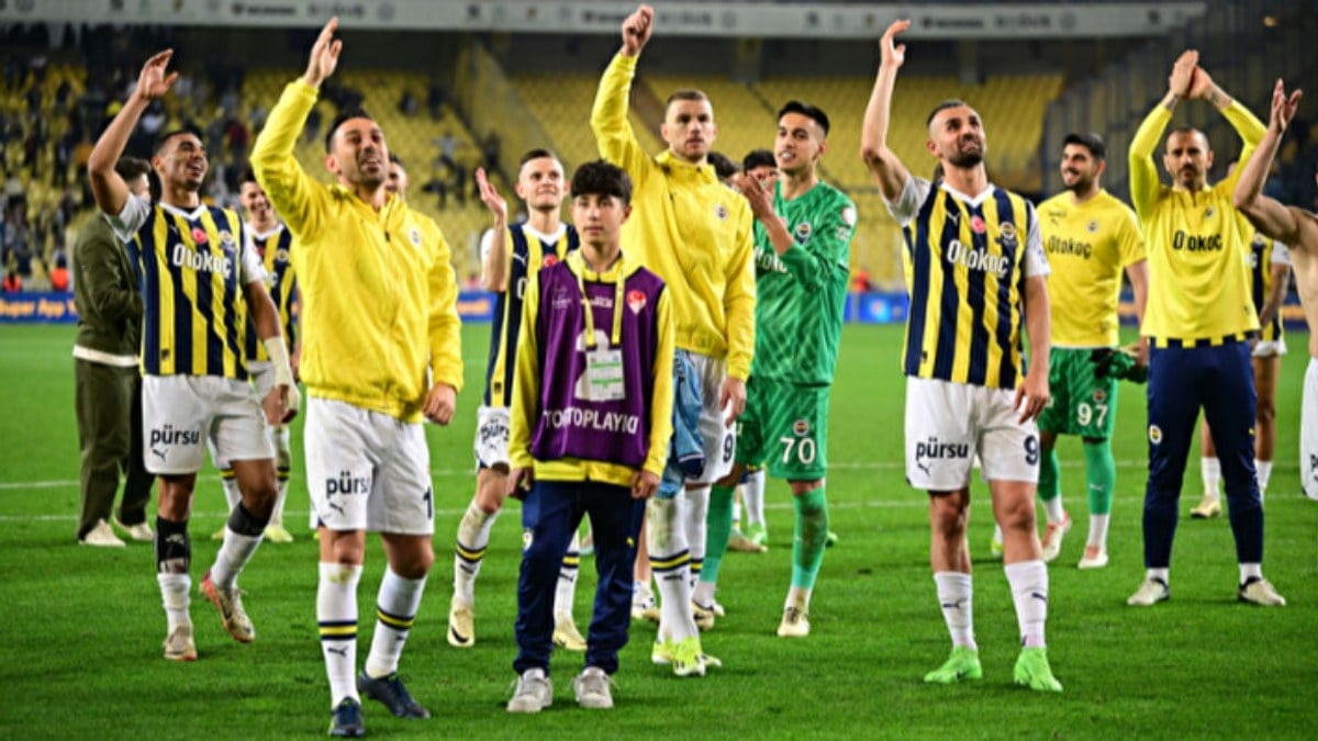 Fenerbahçe'de top toplayıcı çocuk günün kahramanı oldu