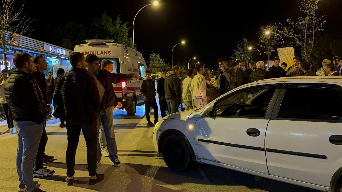 Bursa'da araç ve motosiklet çarpıştı: 2 kişi yaralandı