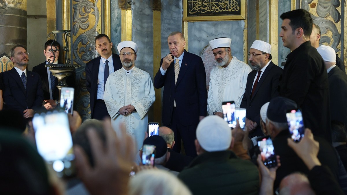 Cumhurbaşkanı Erdoğan, cuma namazını Ayasofya Camii'nde kıldı