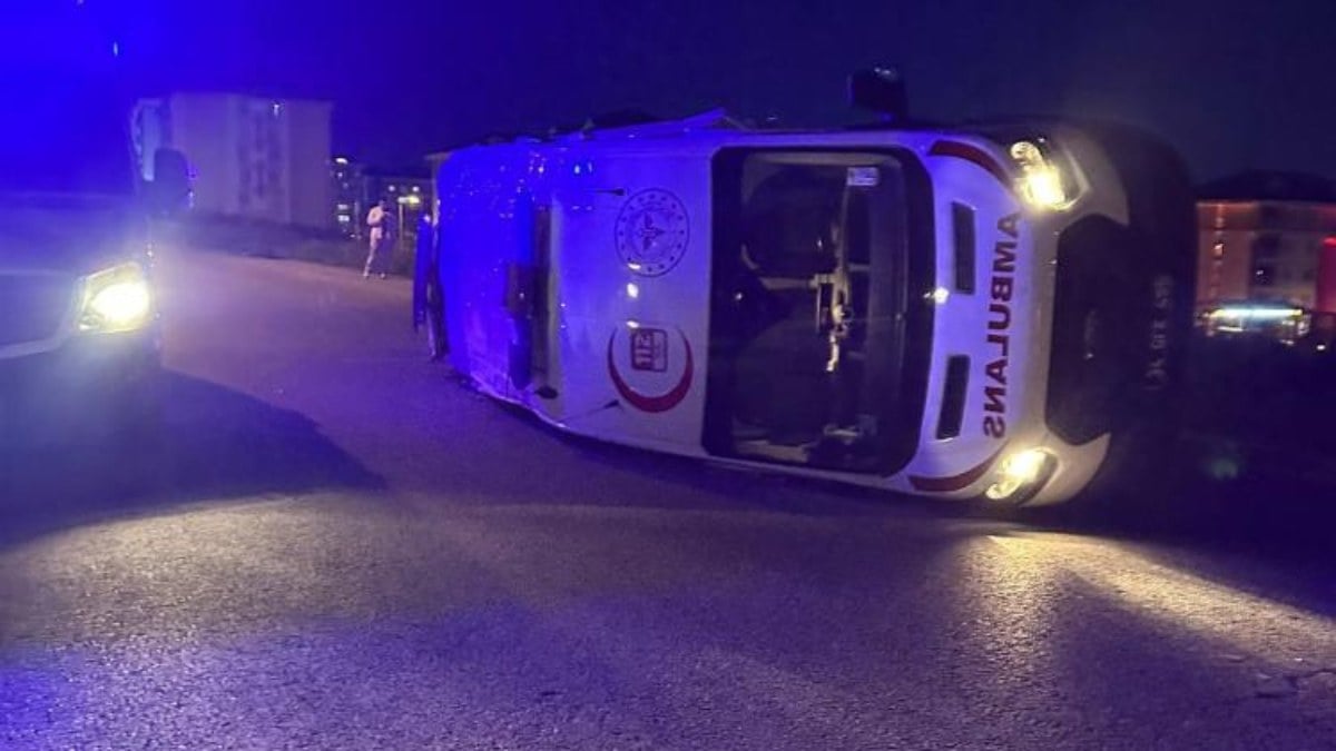 İstanbul Silivri'de hasta almaya giden ambulans kaza yaptı: 5 yaralı