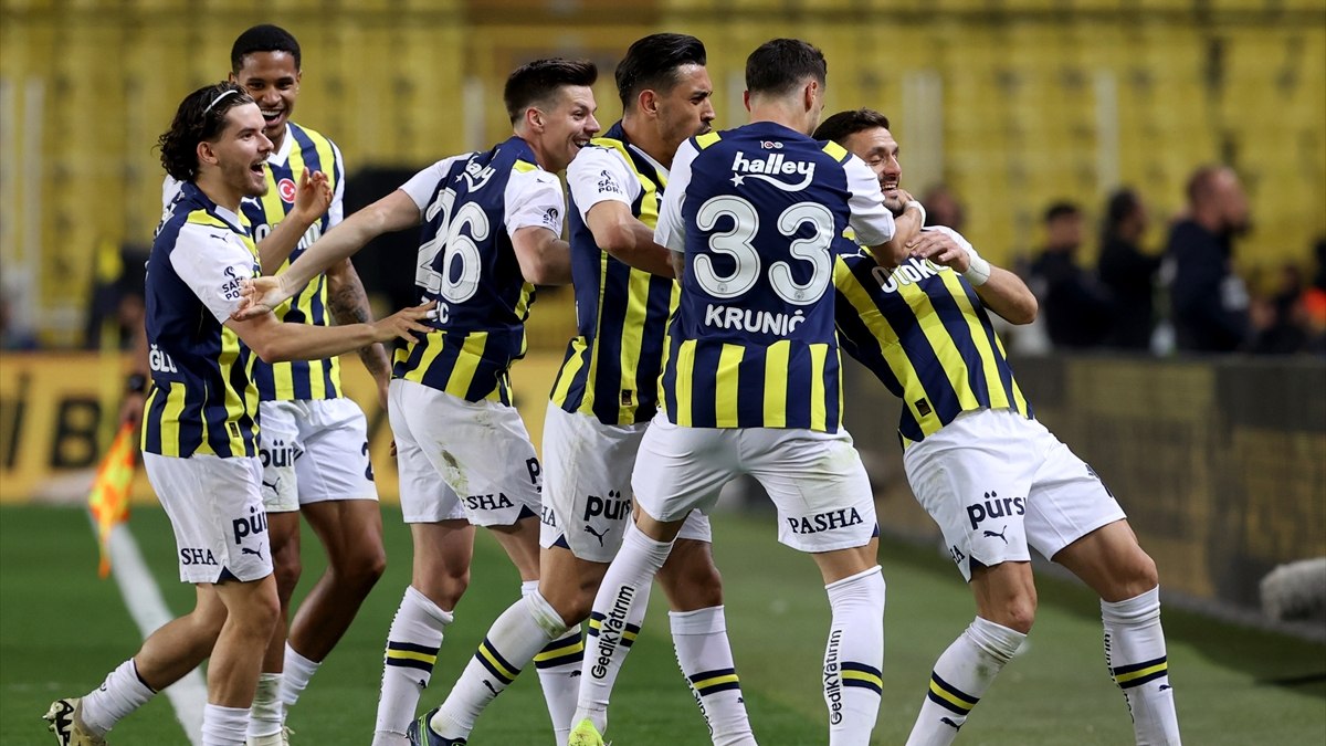 Fenerbahçe, Olympiakos maçının kamp kadrosunu açıkladı