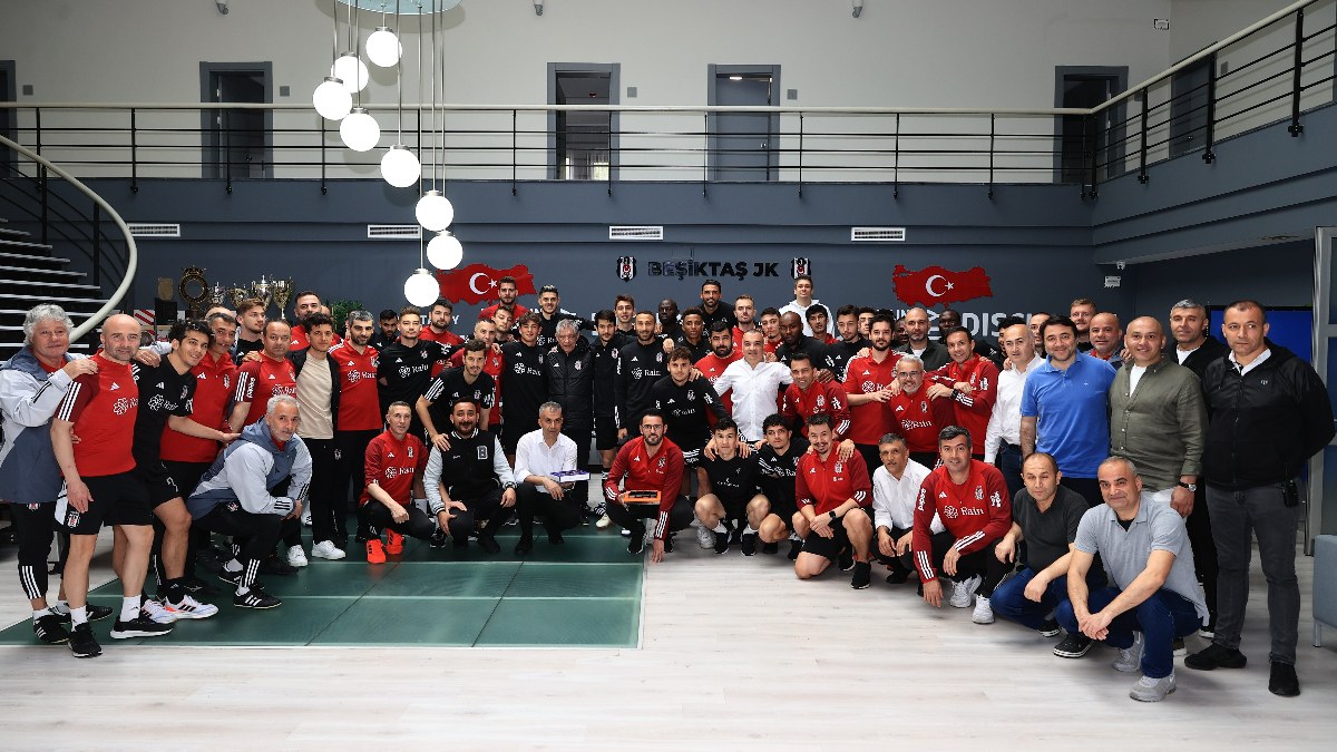 Beşiktaş teknik heyeti ve oyuncular, bayramlaşma töreninde buluştu
