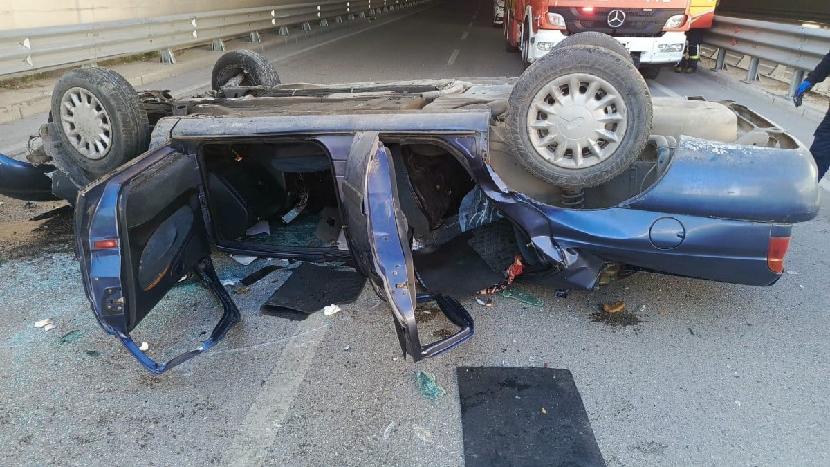 Isparta'da virajı alamayan otomobil alt geçite düştü: 2 yaralı