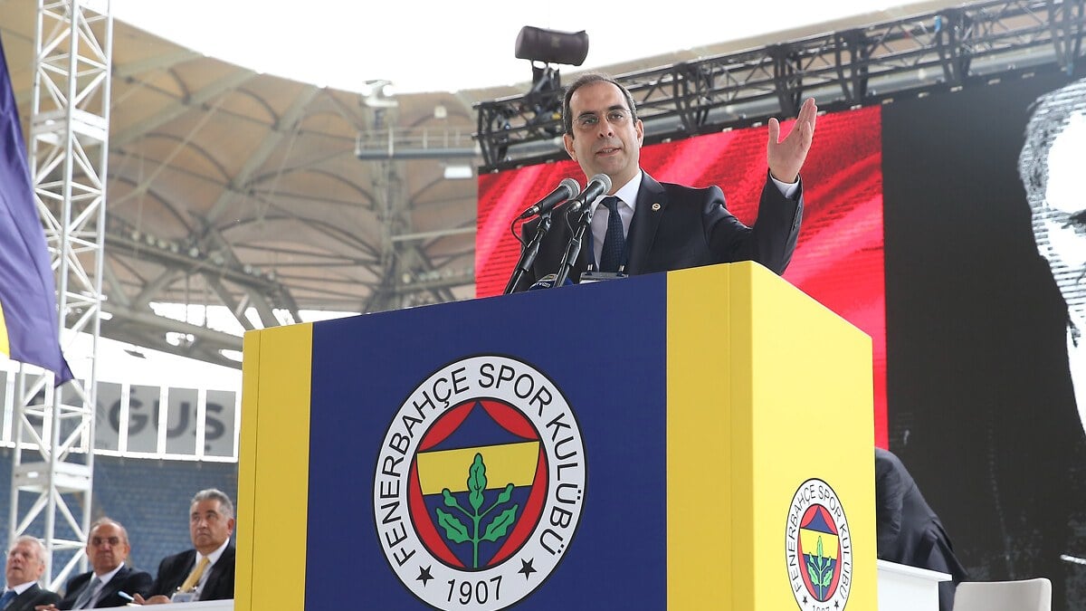 Fenerbahçe'de Şekip Mosturoğlu adaylığını açıkladı