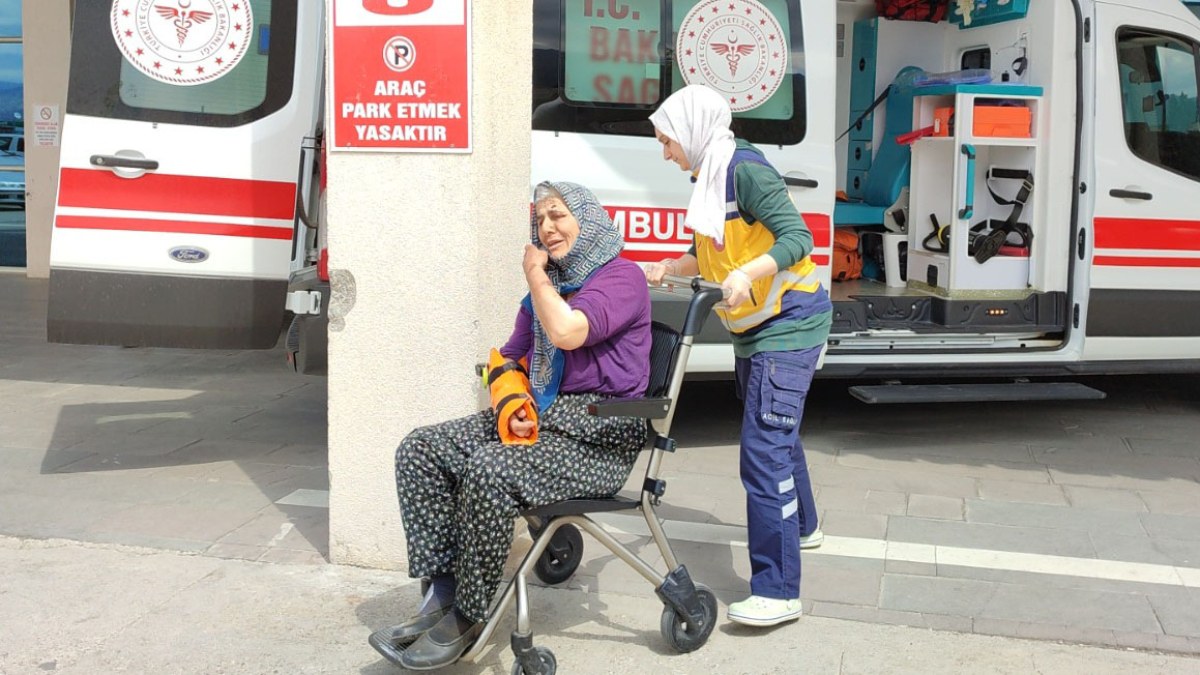 Konya'da ayaklarını çapa makinesine kaptıran oğlunu kurtarırken kolundan yaralandı