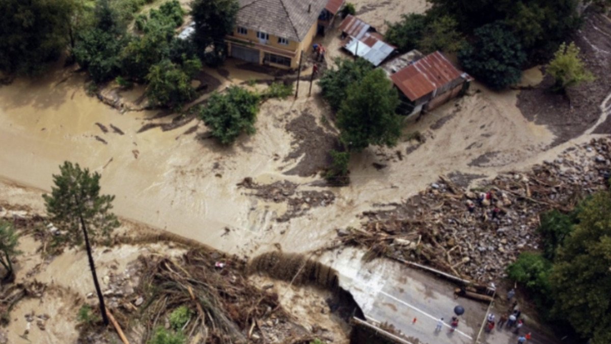 Çin'e doğal afetler 3 milyar dolar kayıp verdirdi