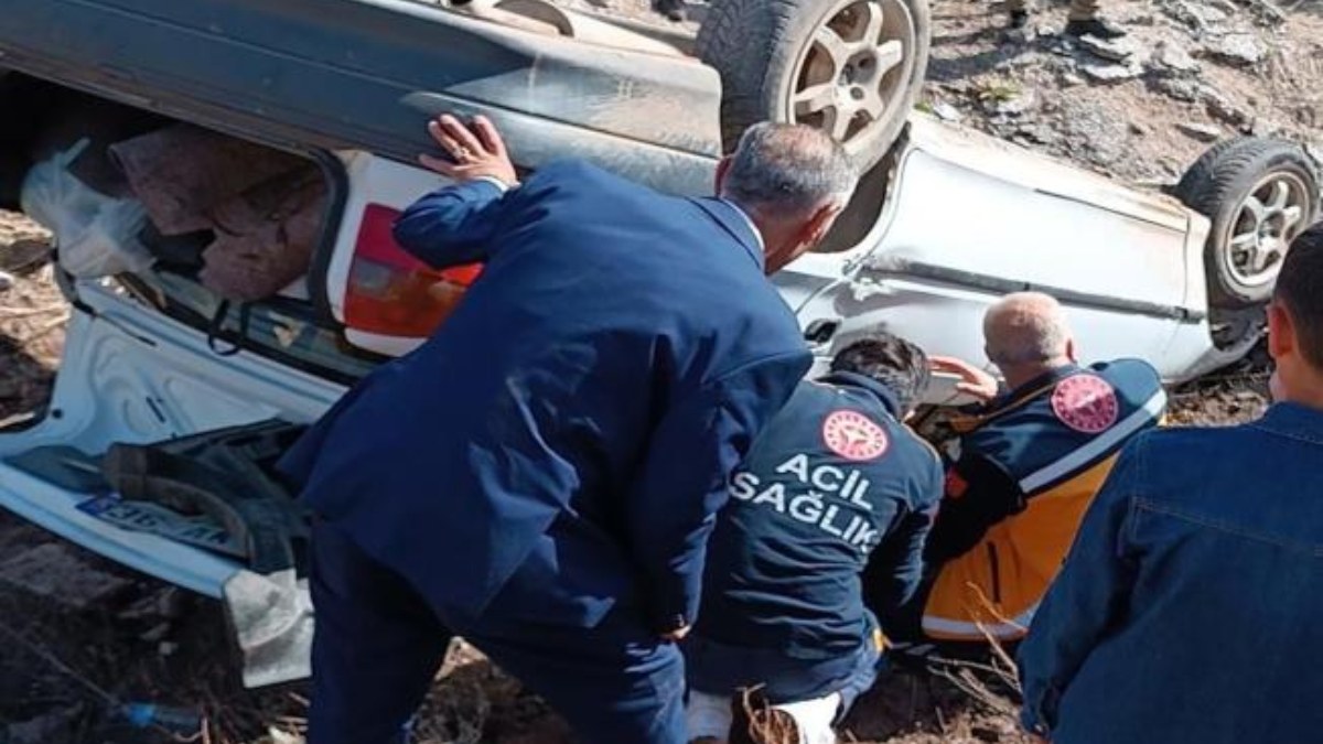 Hakkari'de otomobil şarampole devrildi: 9 yaralı