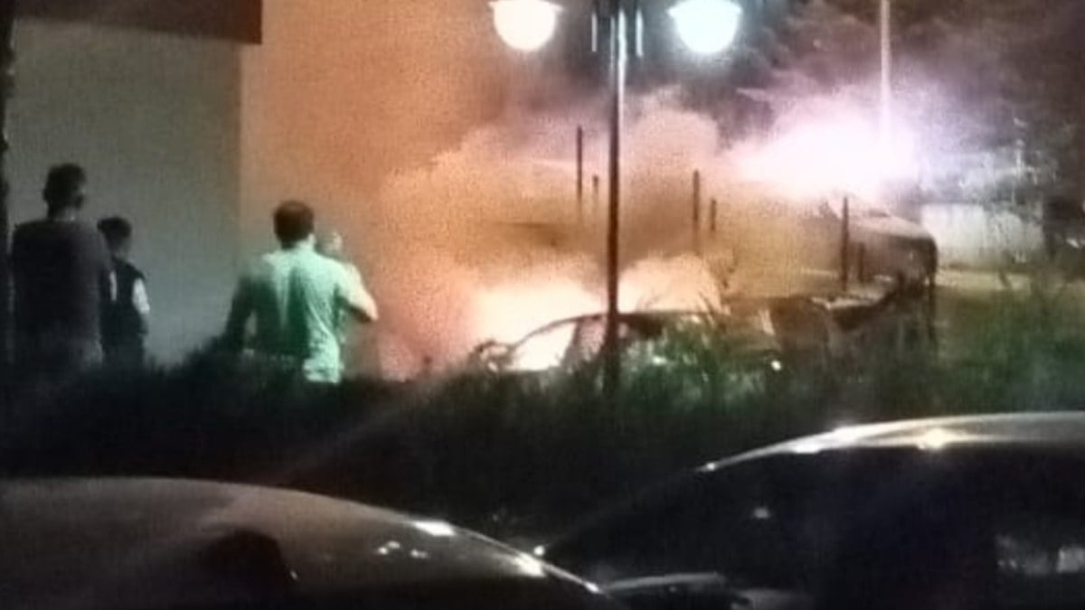 Ankara'da park halindeki otomobilde patlama yaşandı