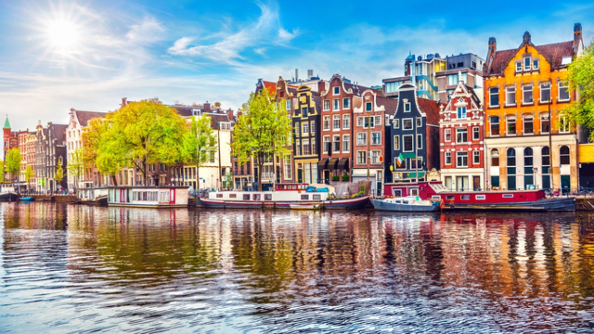 Amsterdam'da 'aşırı turizmle' mücadele: İnşaatlar yasaklandı
