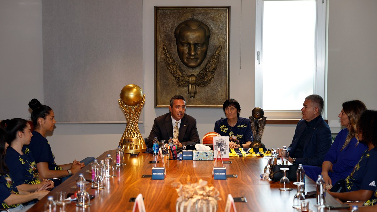 Ali Koç, Fenerbahçe Kadın Basketbol Takımı'nı konuk etti