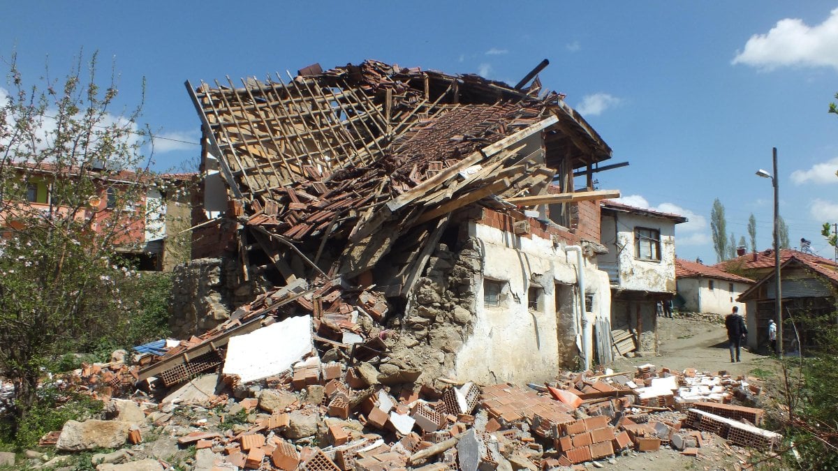 Tokat depremi sonrası Yozgat'ta 147 ev için hasar ihbarı