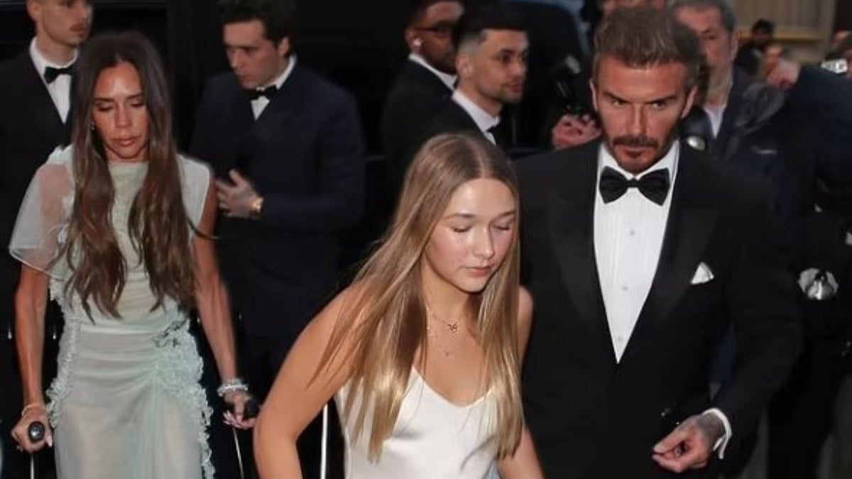 Harper Beckham, annesi Victoria'nın doğum gününde objektiflere yansıdı